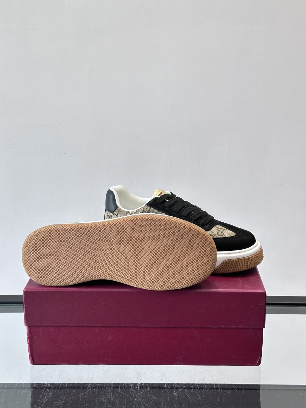 Gucci Men's Black Beige Web Stripe Sneakers