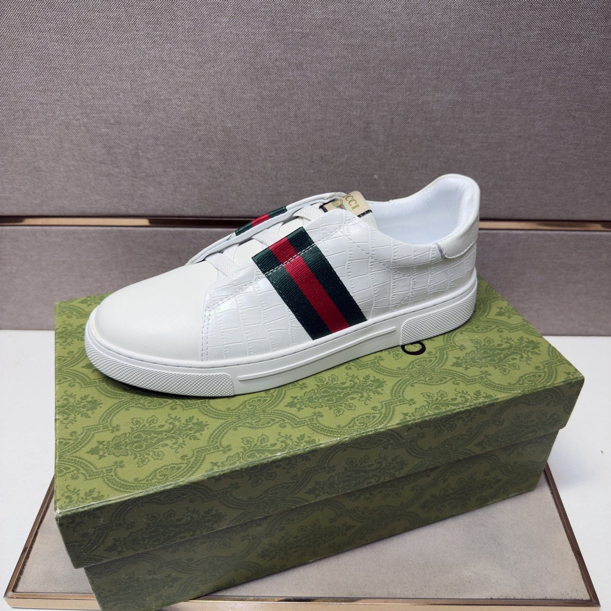 Gucci Green and Red Stripe Low-Top Sneakers