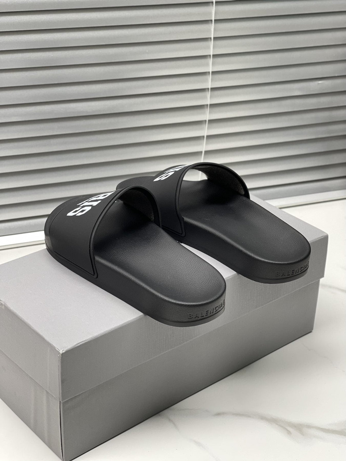 Balenciaga Contrast Lettered Slide Sandals